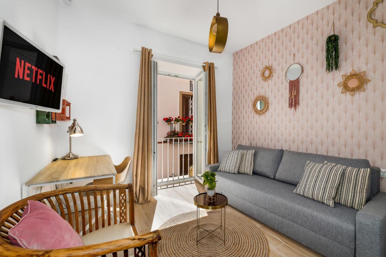Hébergement de vacances Urban Rose , Superb Private House In Historical Center, With Sunny Rooftop